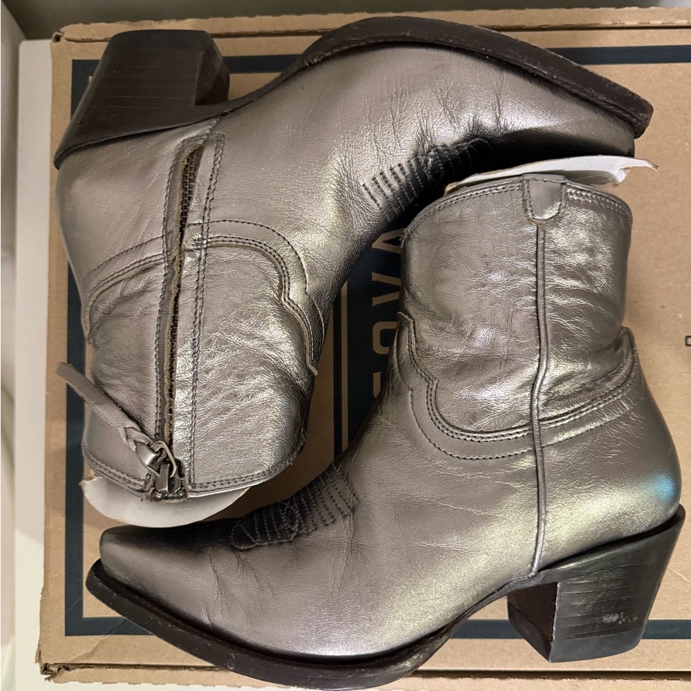 Tecovas Metallic Silver Daisy Boot